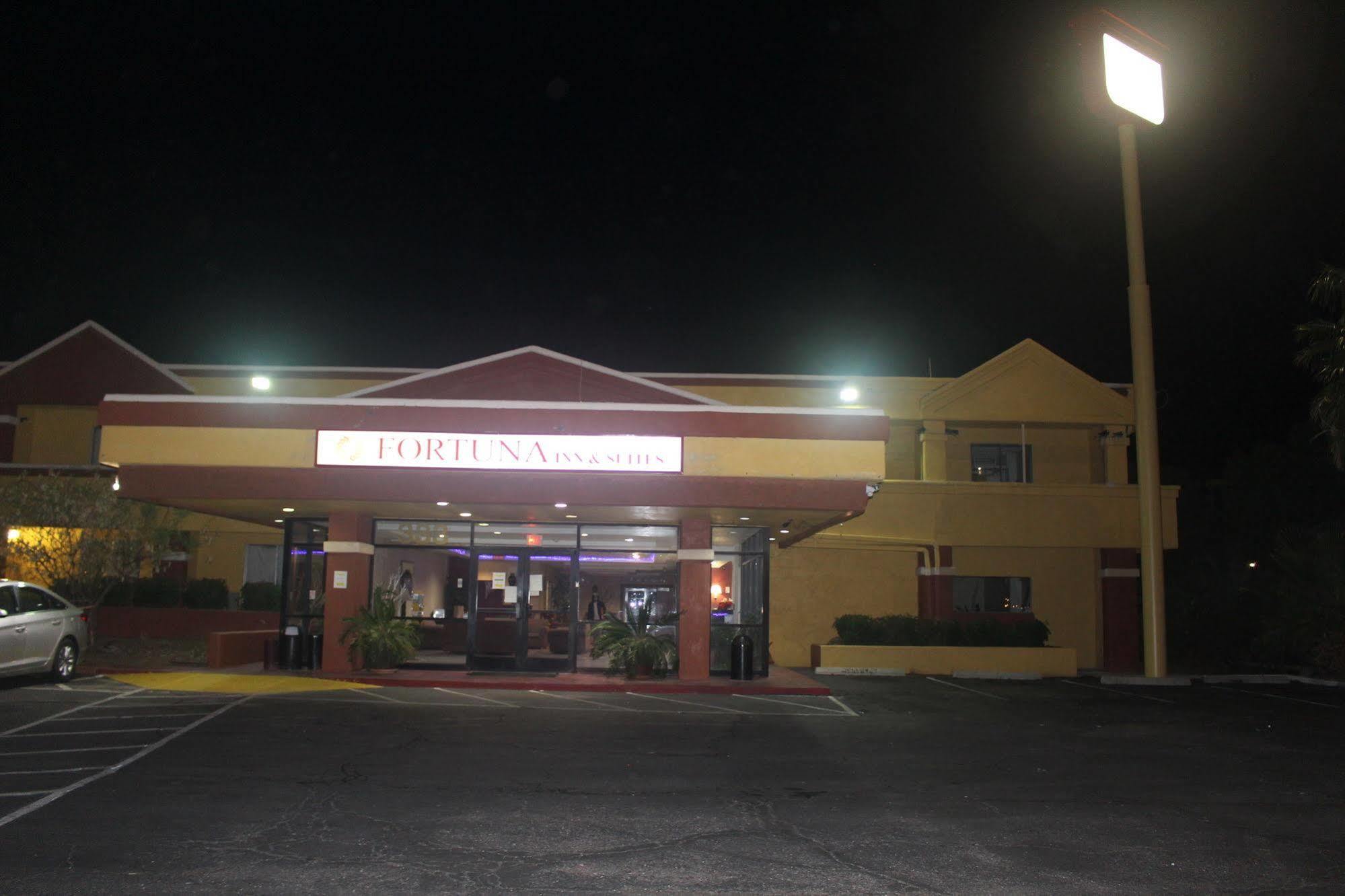 Fortuna Inn And Suites Тусон Екстериор снимка