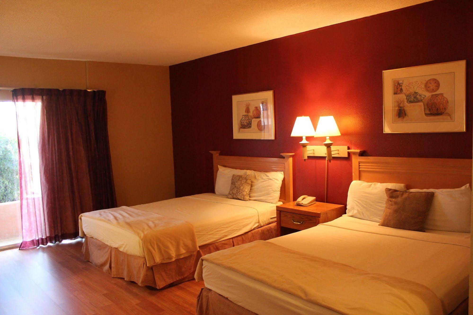Fortuna Inn And Suites Тусон Екстериор снимка