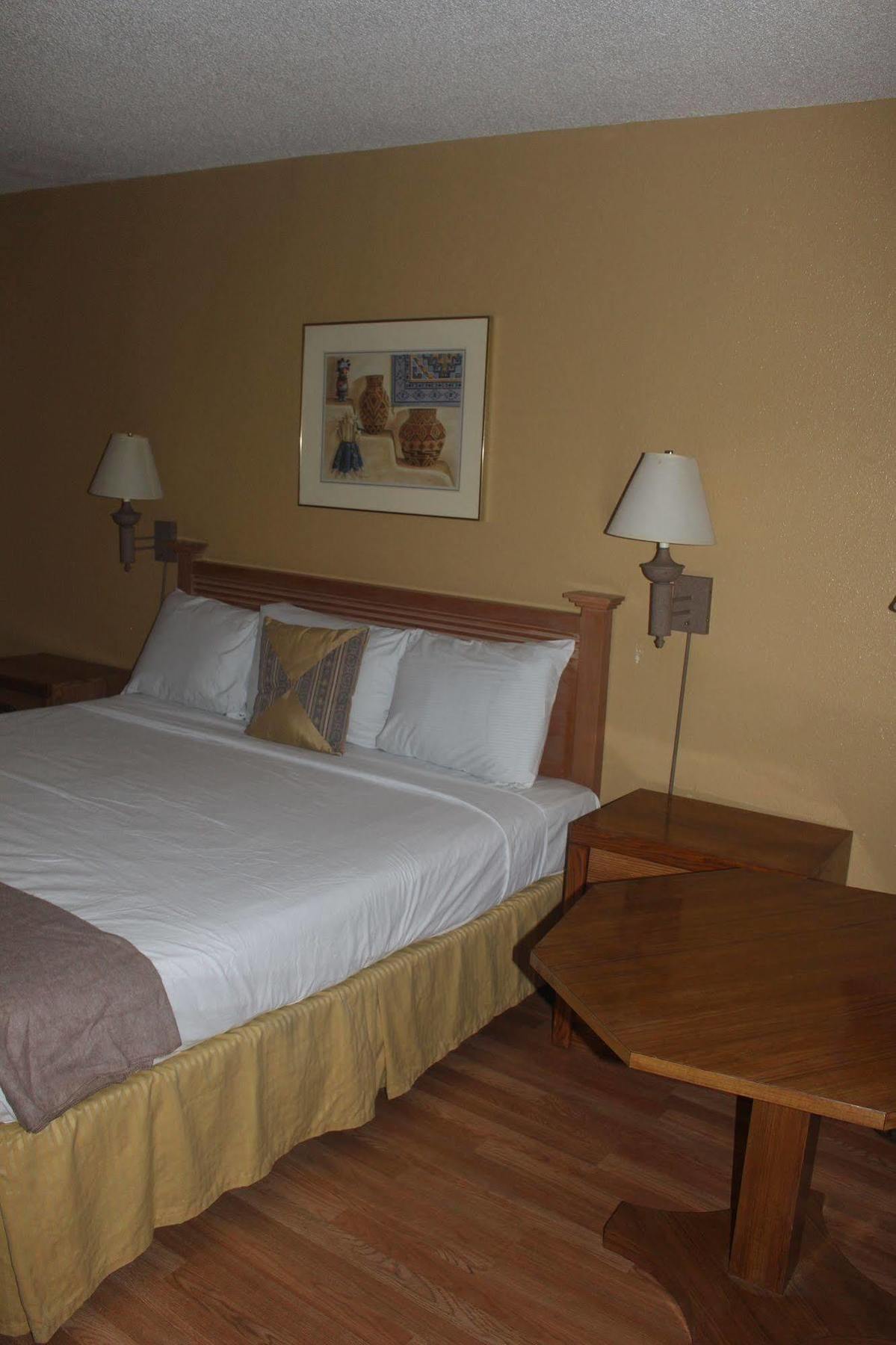 Fortuna Inn And Suites Тусон Екстериор снимка