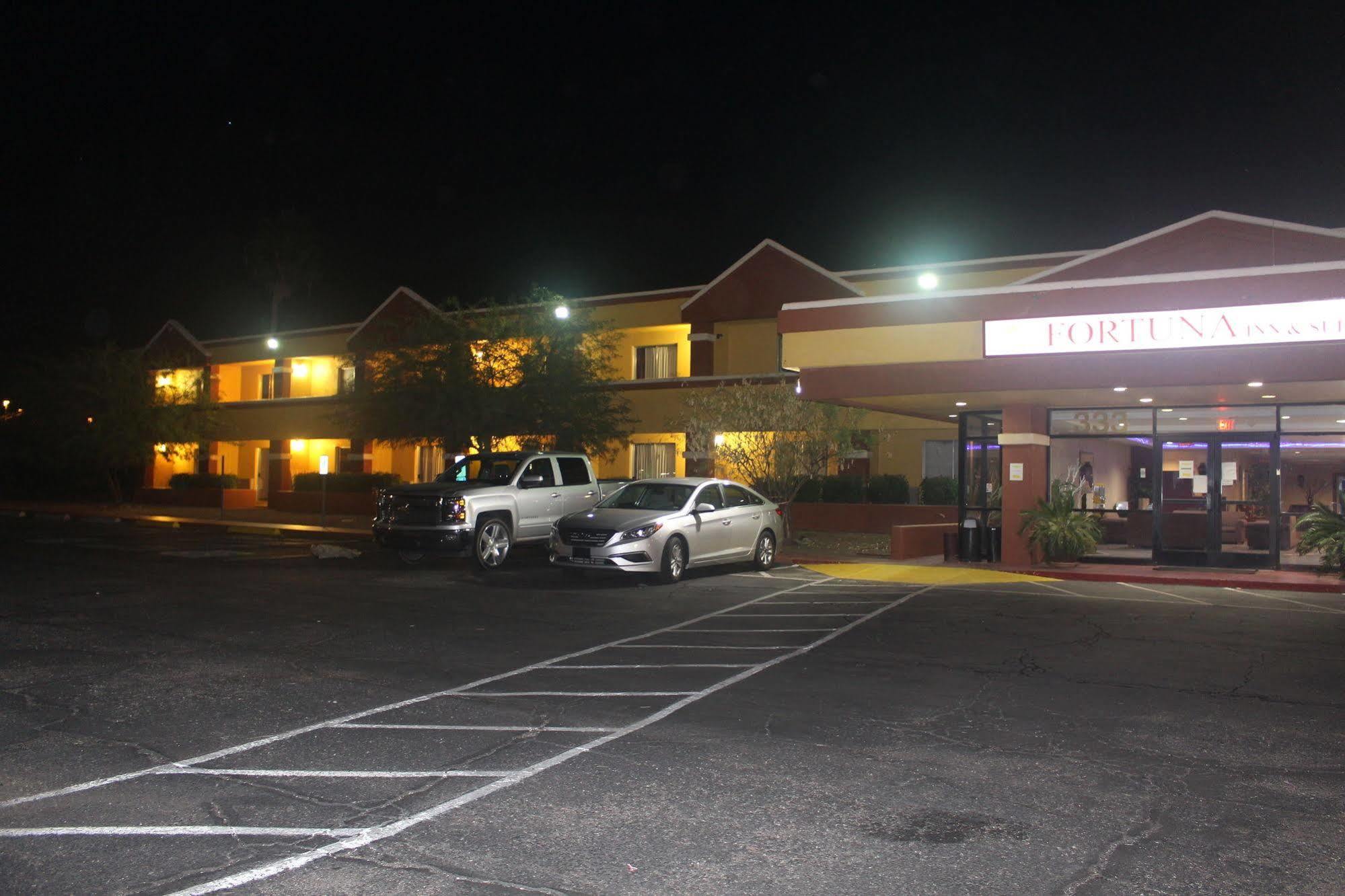 Fortuna Inn And Suites Тусон Екстериор снимка